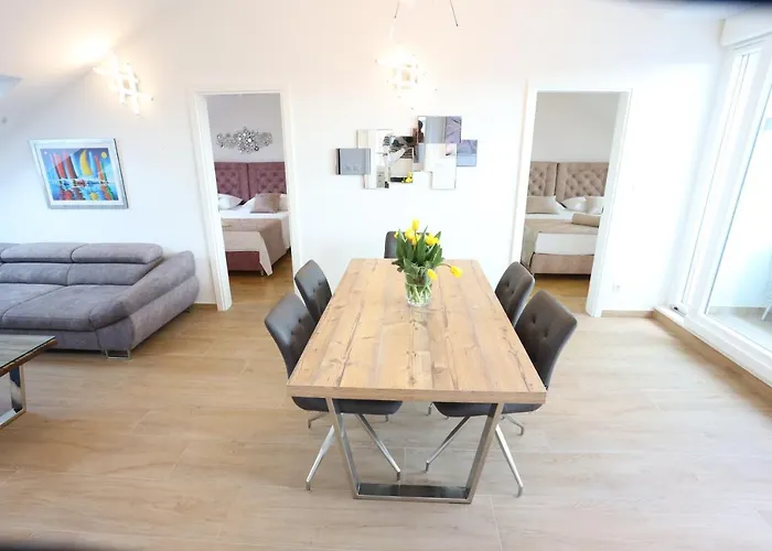 Split City View Apartment