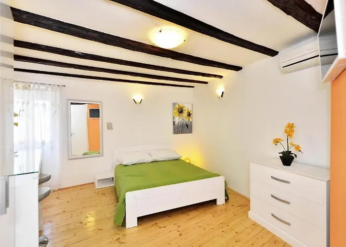Marigold Stone House Apartment Split