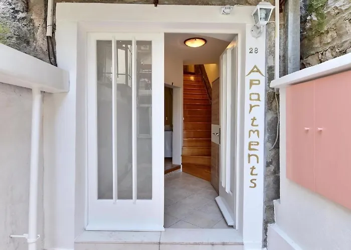 Marigold Stone House Apartment Split