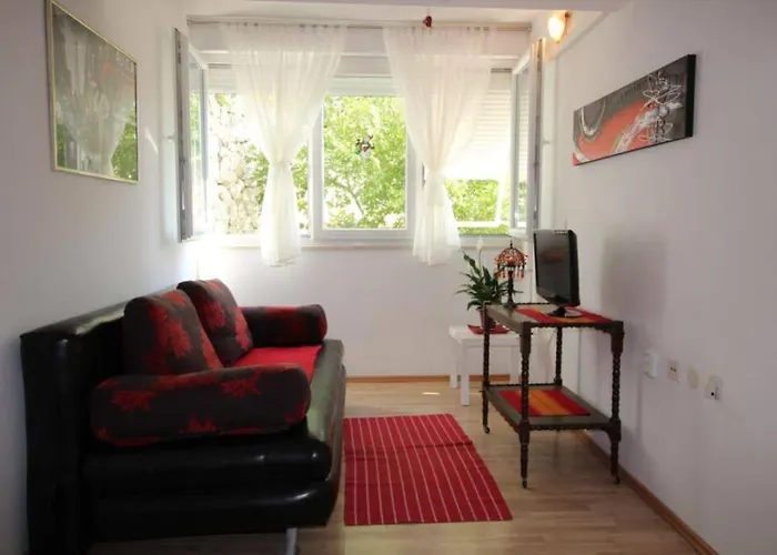Old City/Beach 13 Minutes Away, Parking, For 4 Split