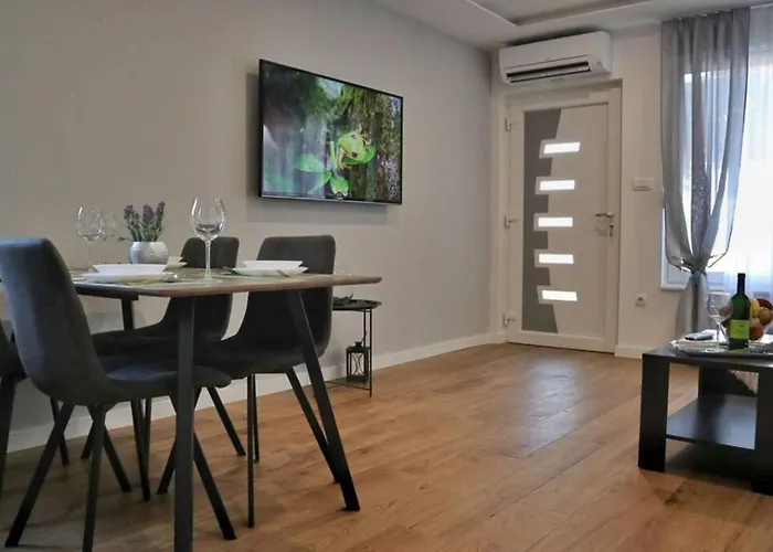 Luxury Dim Apartment Split
