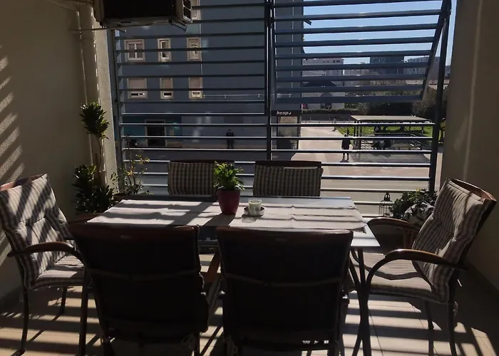 Apartment Bucka Split