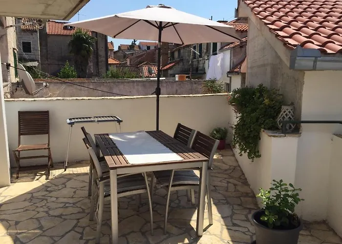 Apartment Elena Rooms Split