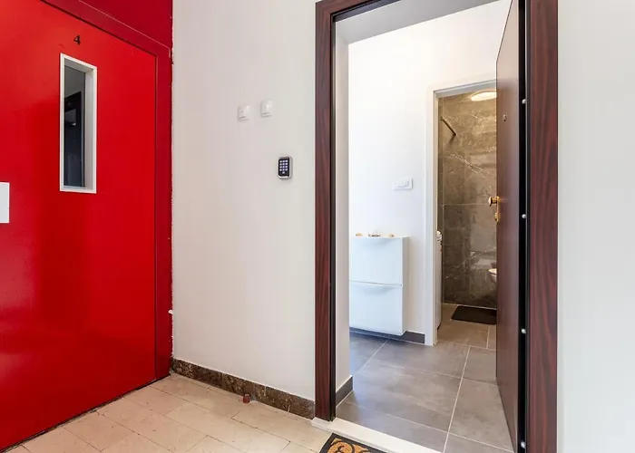Botan Apartment Split