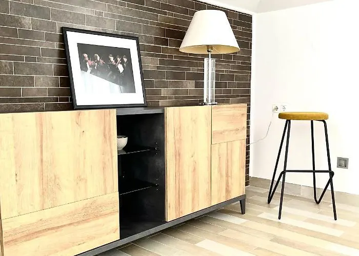 Sky - Beautiful Rooftop Apartment With Shared Pool Split