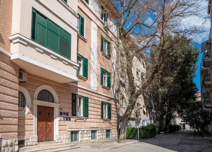 Center De Lux Studios “ Zara “ Split