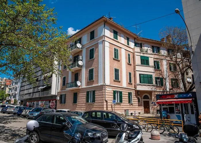 Center De Lux Studios “ Zara “ Split