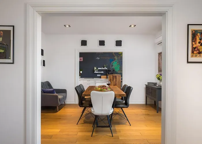 Charlie Chaplin Apartment Split