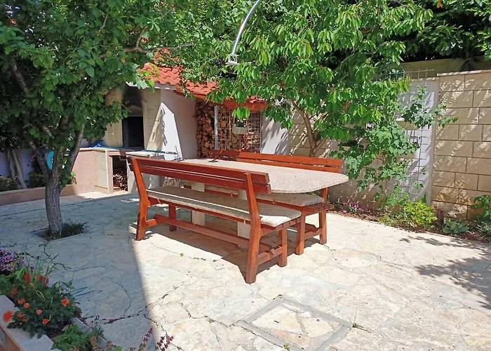 Sky - Beautiful Rooftop Apartment With Shared Pool Split