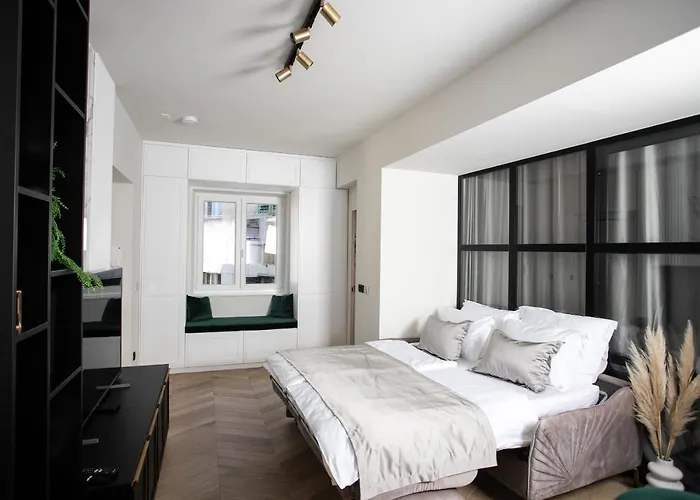 Prestigious Downtown Apartment Split