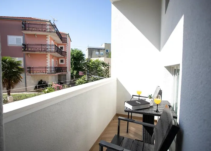Prestigious Downtown Apartment Split
