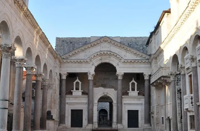 Apartment Paola With Free Private Parking Place Split
