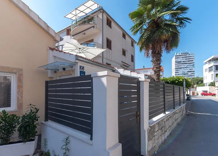 Private House With Garden Near The Bacvice Beach - Ksenia Split