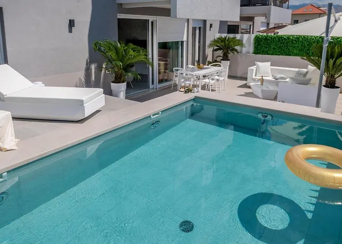 Golden Cell Apartment Split