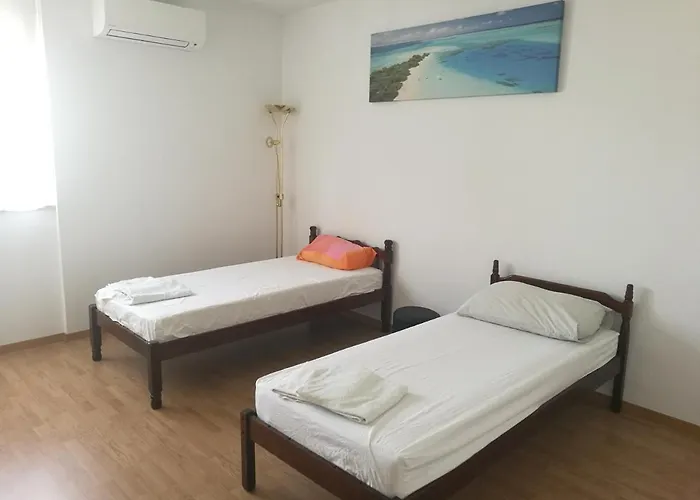Nice And Cozy Two Single Bed Room Split