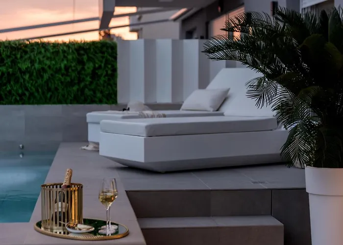 Golden Cell Apartment Split