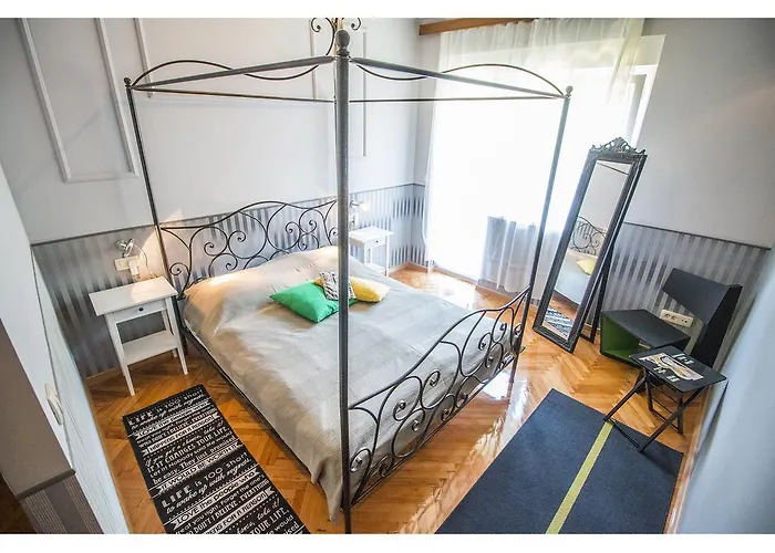 Shades Of Grey Apartments Split