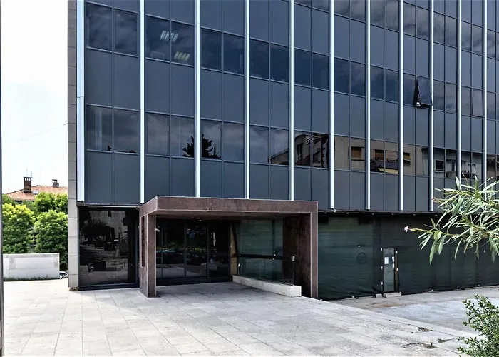 Island View Apartment Split