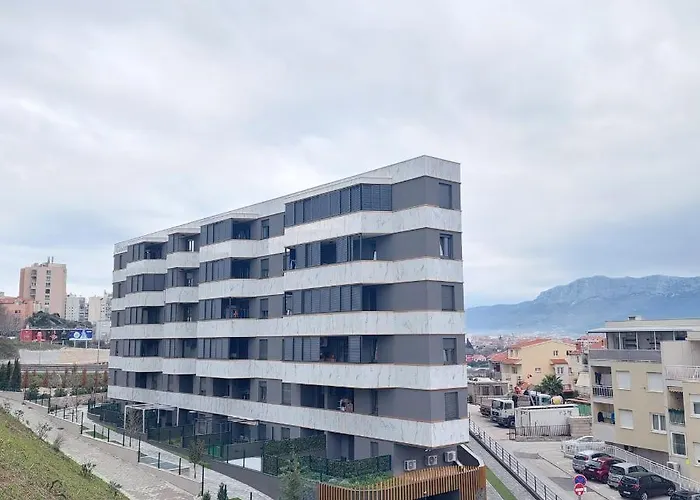 Apartment Paola With Free Private Parking Place Split