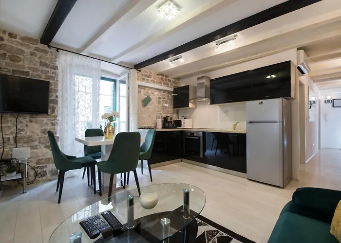 Apartment Stone Split