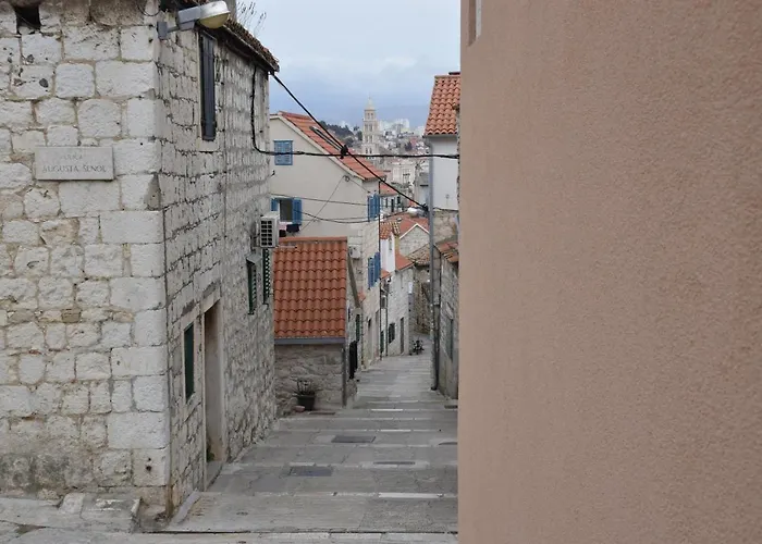 Diocles Place Split