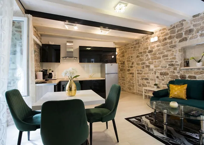Apartment Stone Split