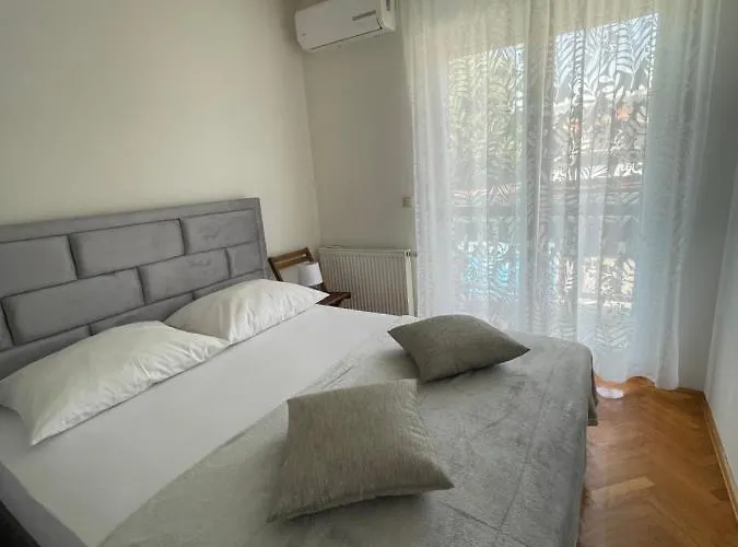 Apartments Vip Split