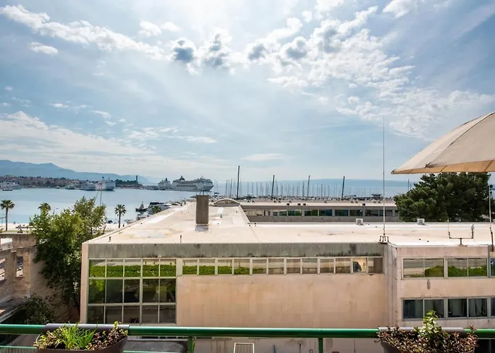 Spacious 3Br Seaview Apt Near Old Town & Beach Split