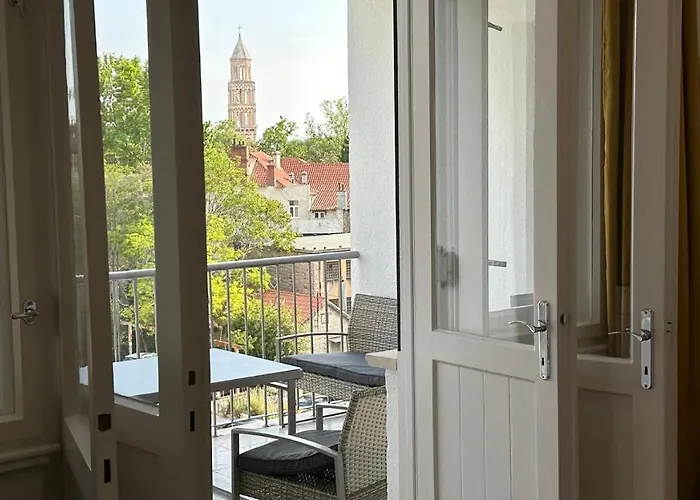 Iris Oasis Apartment Split