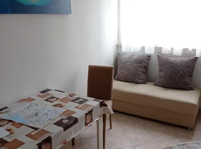 Nice And Cozy Two Single Bed Room Split
