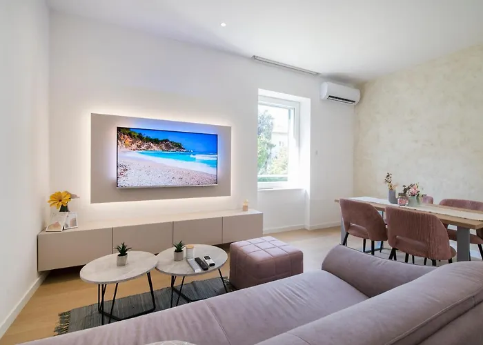 Lalu Apartment Split