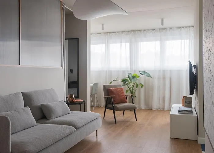 Indigo - Brand New Studio Apartment Split