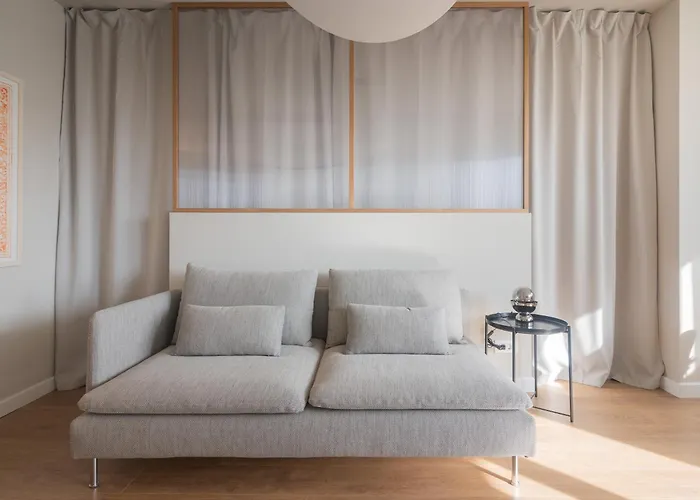 Indigo - Brand New Studio Apartment Split