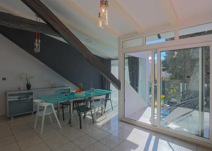 Luxattic Apartment Split