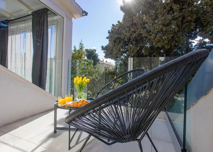 Luxattic Apartment Split