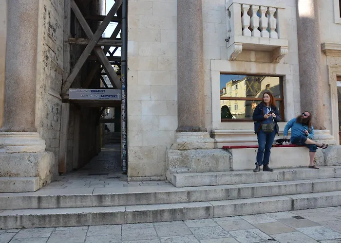 Largo Apartment In The Heart Of Diocletian Palace Split