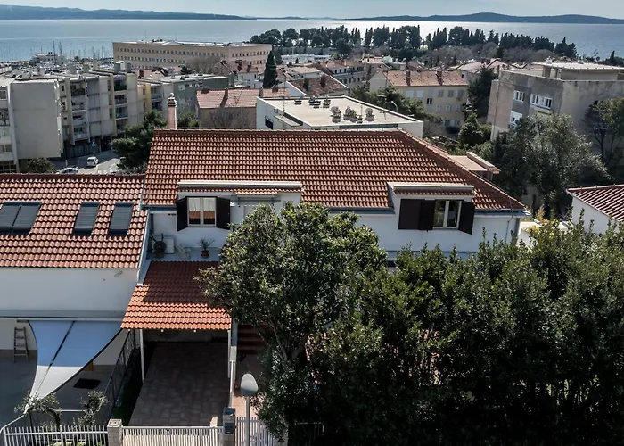 Urban Utopia Penthouse With Private Parking Split