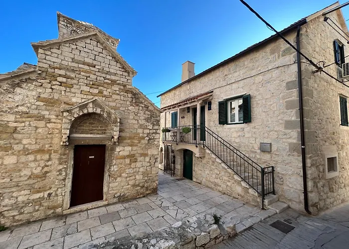 Perfectly Located Cherry Stone House Split