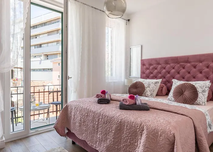 Romantic Apartment With Balcony Split