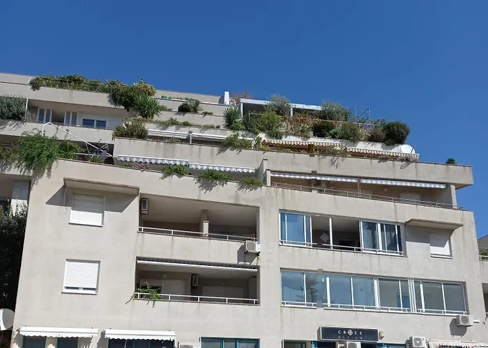New & Luxury Apartment Tony Split