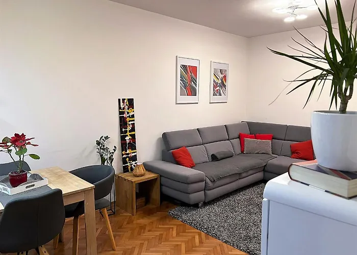 Split Apartment - 5 Min By Car To The Beach & City Center - Free Public Parking
