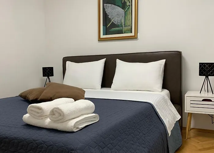 Split Apartment - 5 Min By Car To The Beach & City Center - Free Public Parking