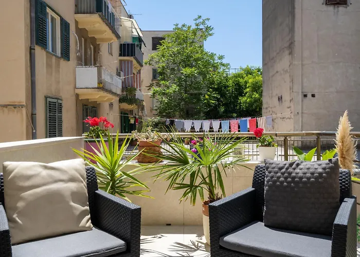 Camellia- Cozy Apartment Split