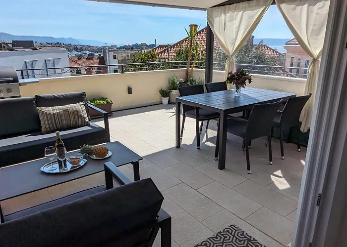 Prime Location Penthouse Apt With A Large Terrace Split