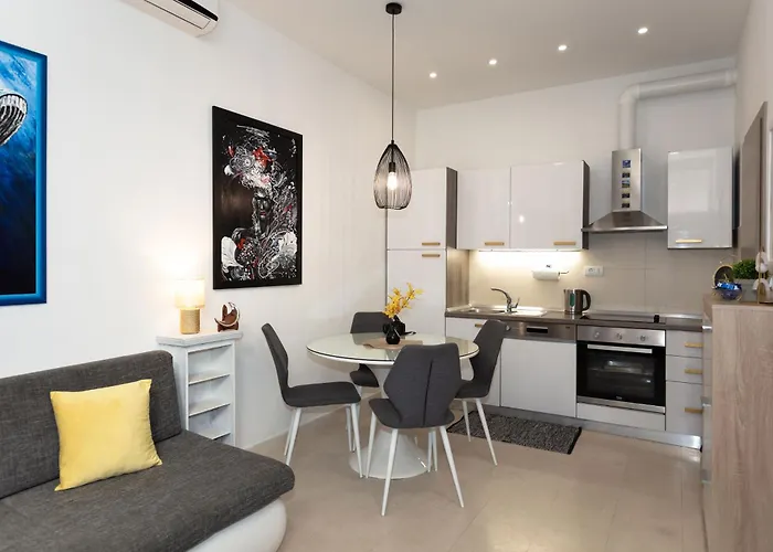Moon Apartment Split
