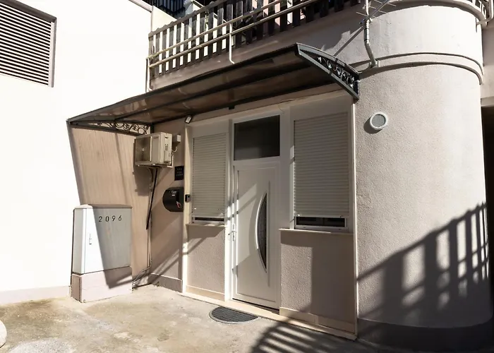 Moon Apartment Split
