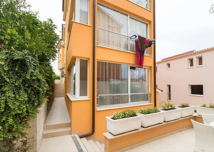 Apartment House Split