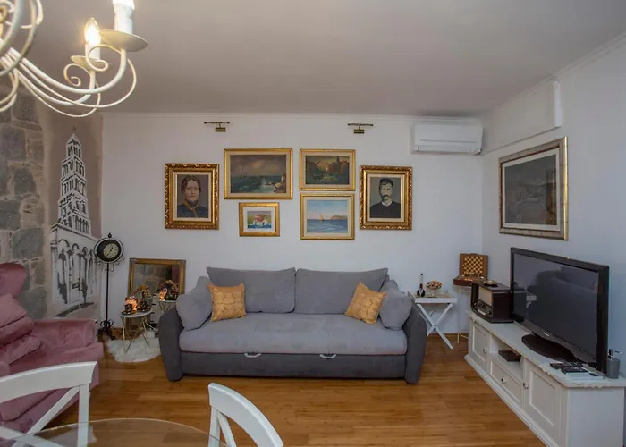 Split Theatre Apartments