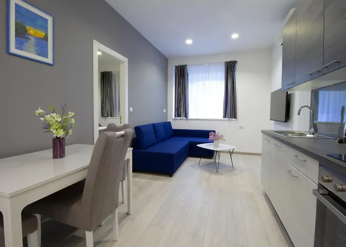 Split Urban Getaway Apartment