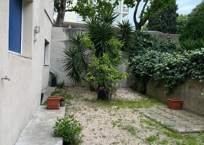 Split Urban Getaway Apartment